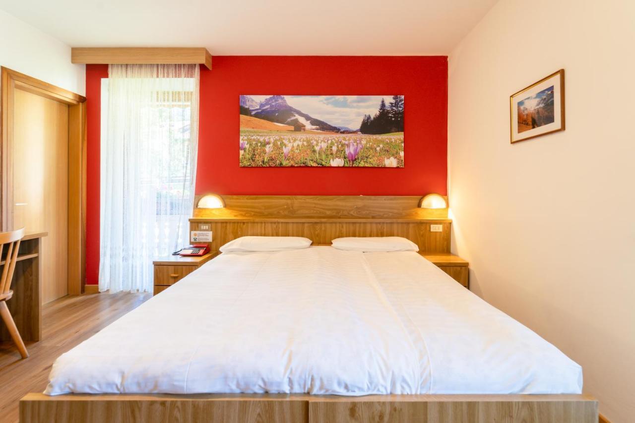 Berg Hotel Latemar Spitze فيغو دي فاسا المظهر الخارجي الصورة