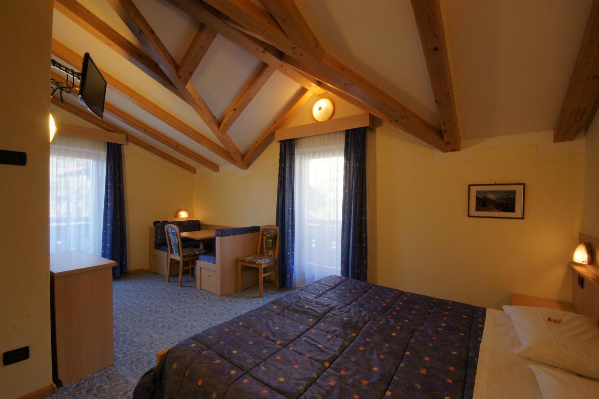 Berg Hotel Latemar Spitze فيغو دي فاسا المظهر الخارجي الصورة