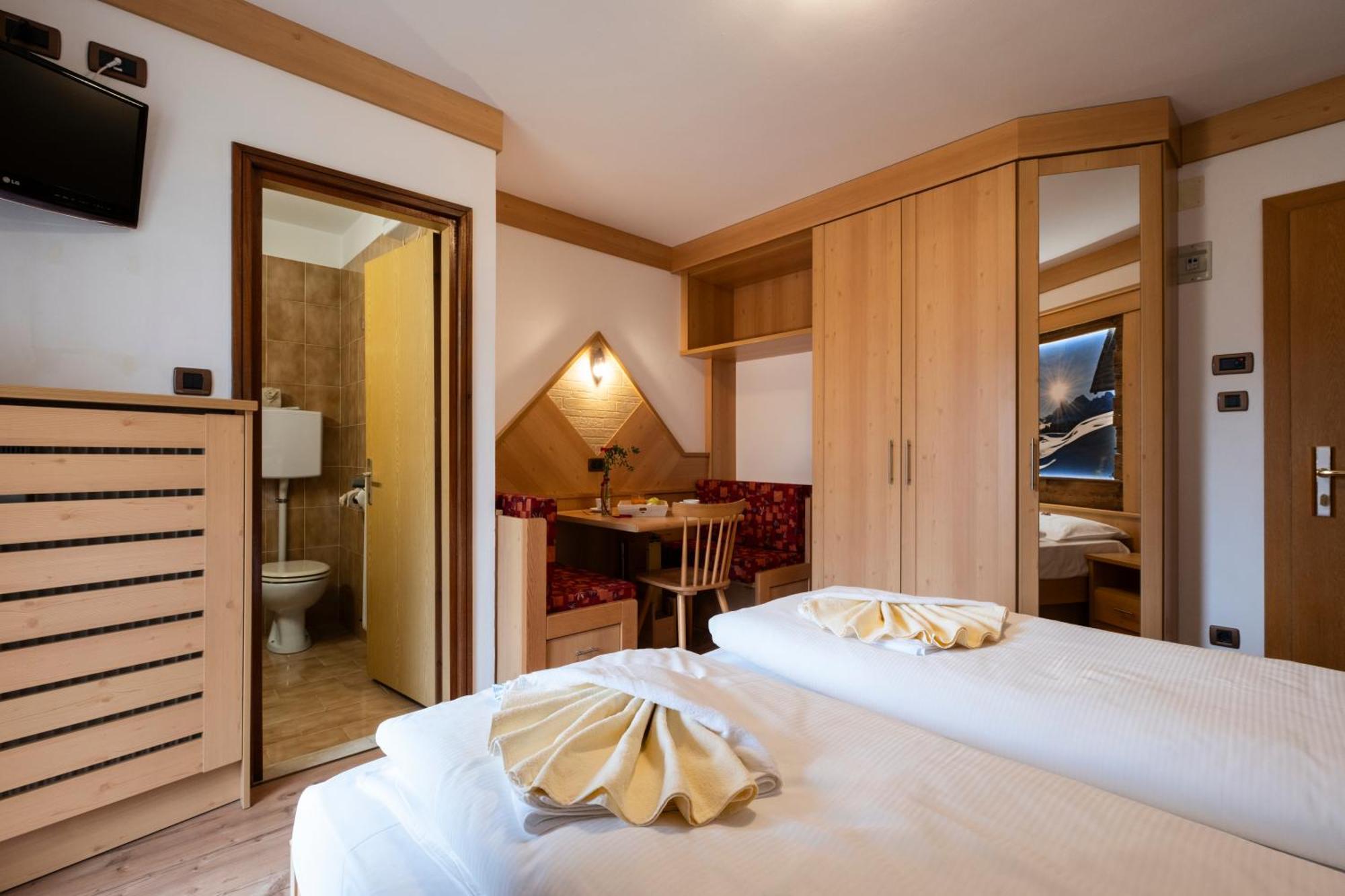 Berg Hotel Latemar Spitze فيغو دي فاسا المظهر الخارجي الصورة