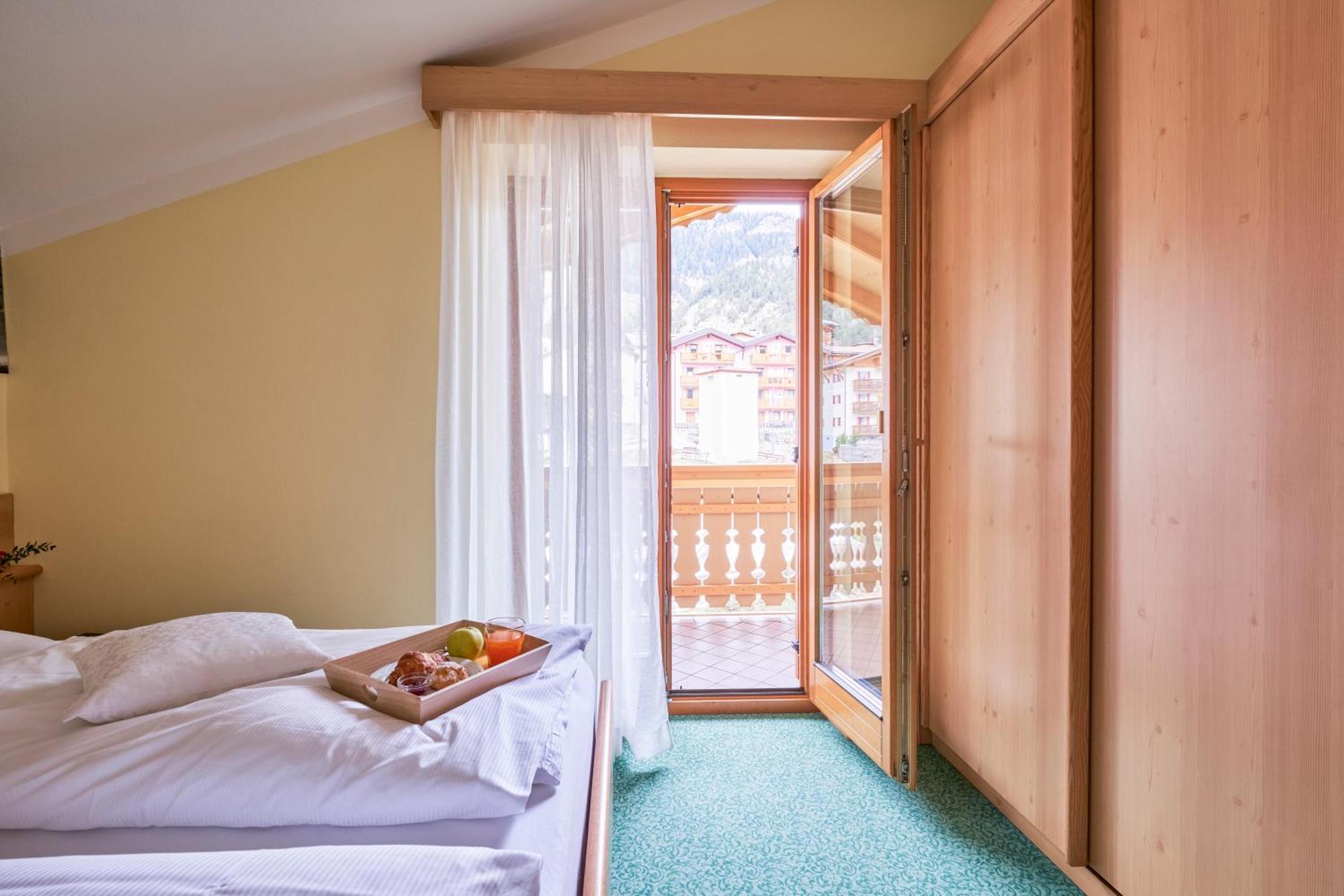 Berg Hotel Latemar Spitze فيغو دي فاسا المظهر الخارجي الصورة
