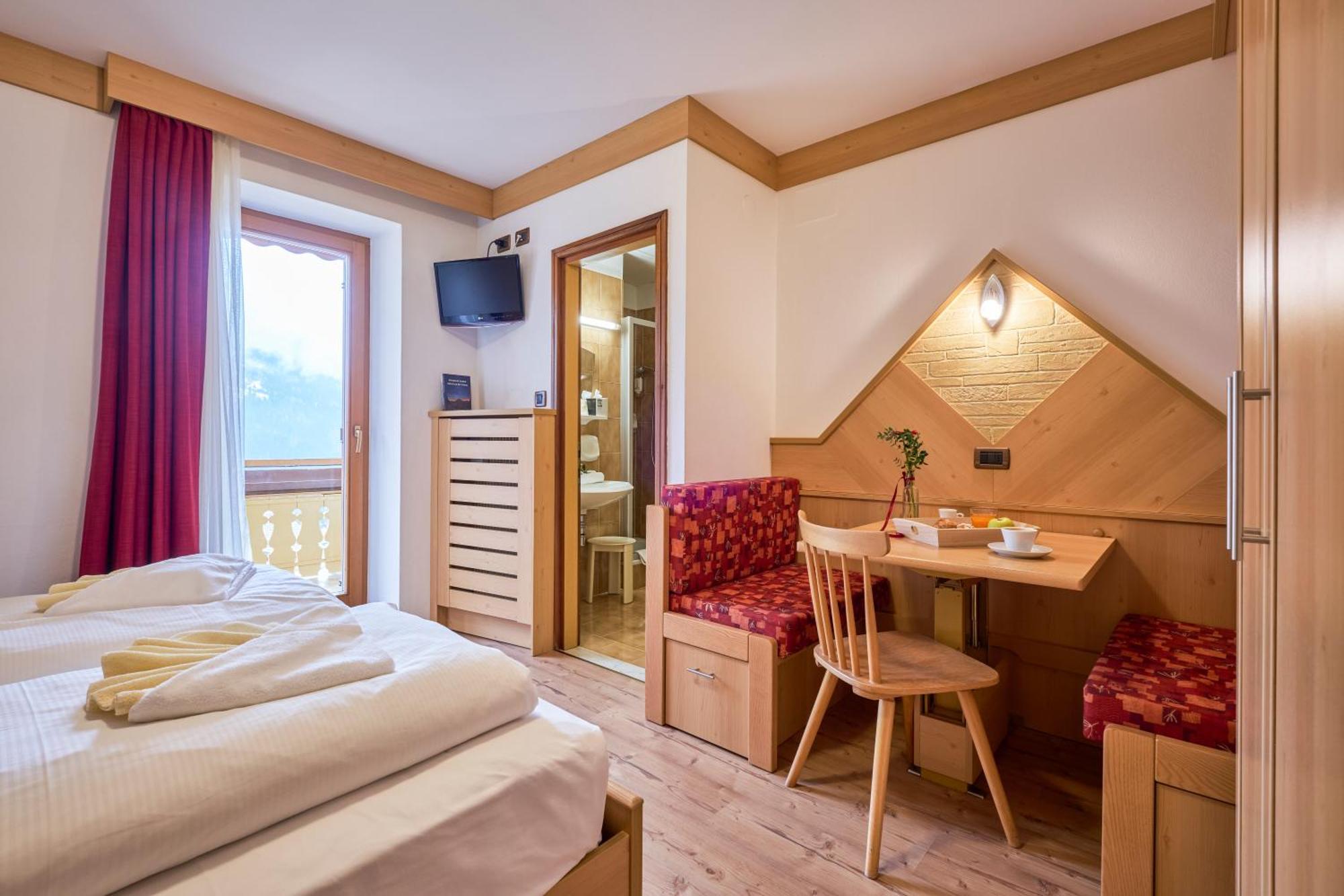Berg Hotel Latemar Spitze فيغو دي فاسا المظهر الخارجي الصورة