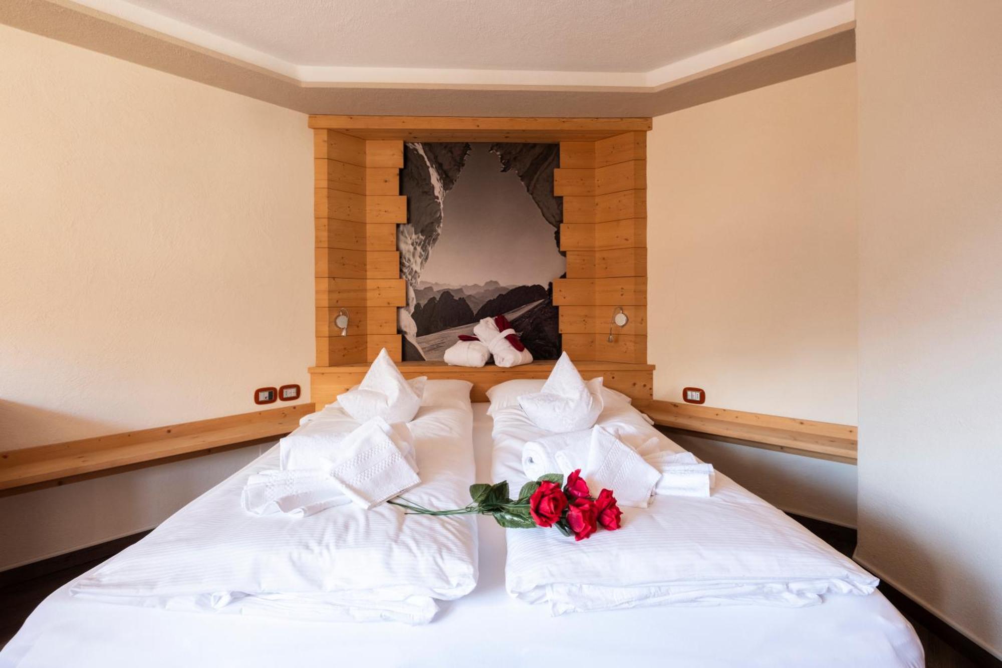 Berg Hotel Latemar Spitze فيغو دي فاسا المظهر الخارجي الصورة