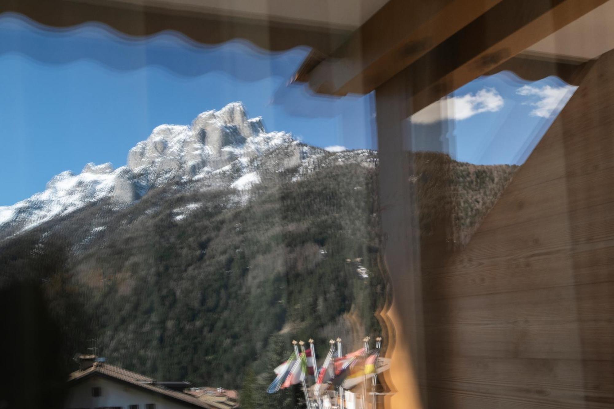 Berg Hotel Latemar Spitze فيغو دي فاسا المظهر الخارجي الصورة