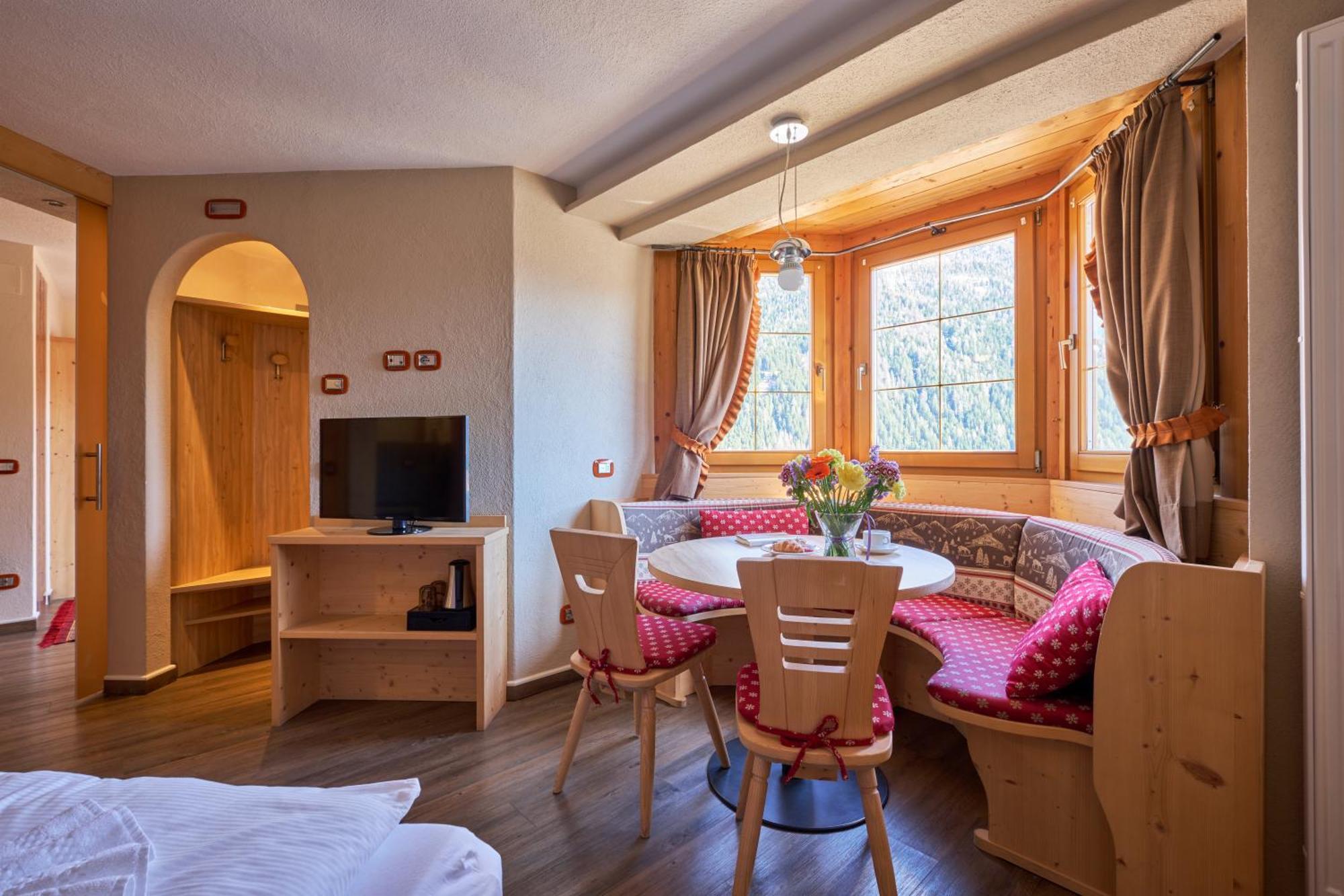 Berg Hotel Latemar Spitze فيغو دي فاسا المظهر الخارجي الصورة