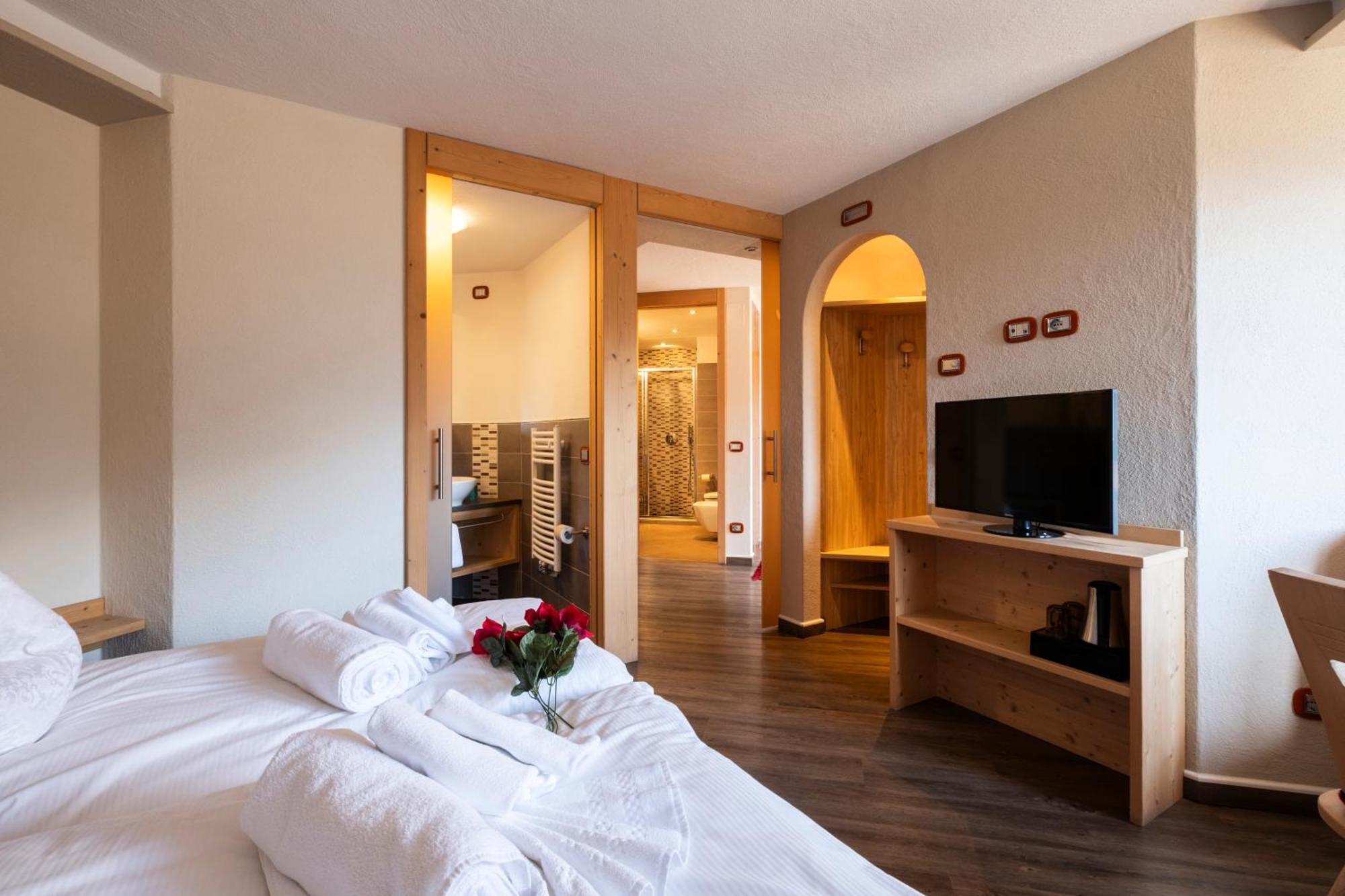 Berg Hotel Latemar Spitze فيغو دي فاسا المظهر الخارجي الصورة